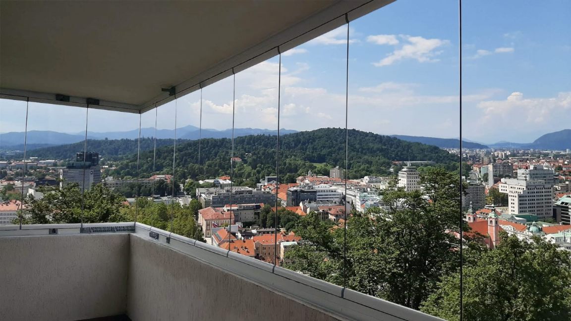Amenajari de terase inchise solutii de inchidere - vedere spre oras de la balcon