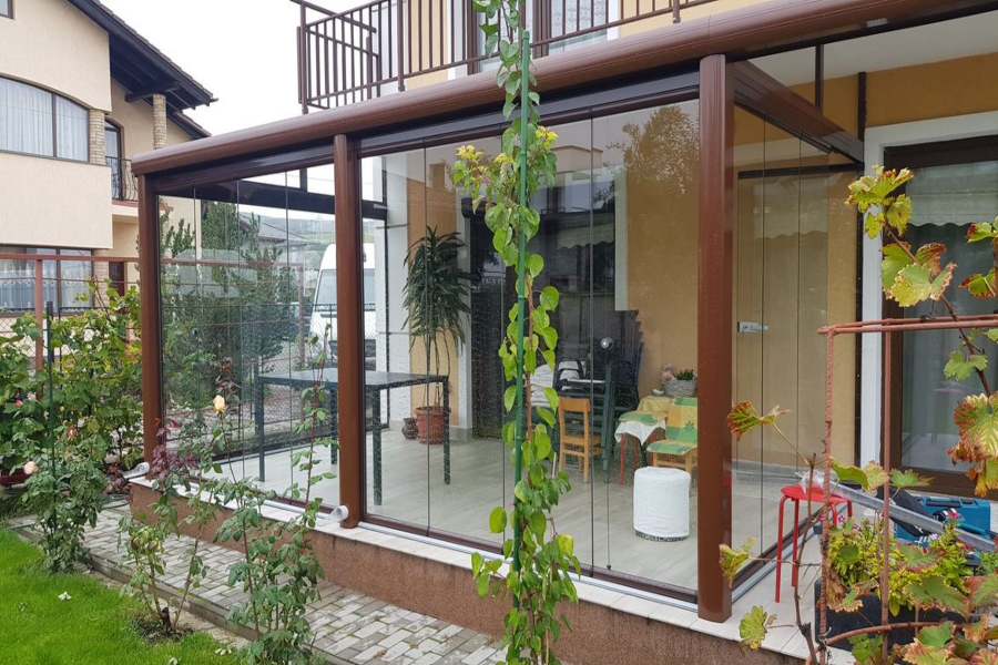 Idei de decoratiuni pentru balconul inchis estetice si functionale_Inchidere balcon la casa
