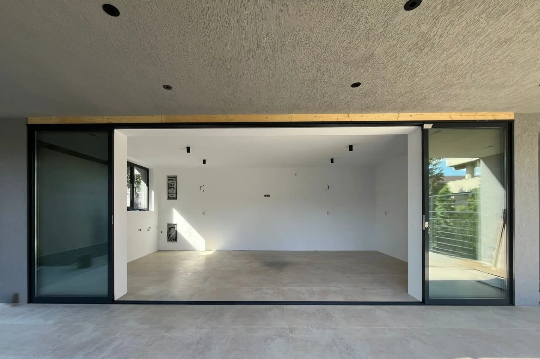 Terasă închisă cu sticlă termoizolantă în București