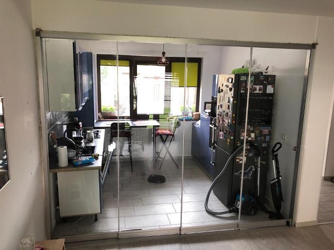 Compartimentare interioară cu sticlă