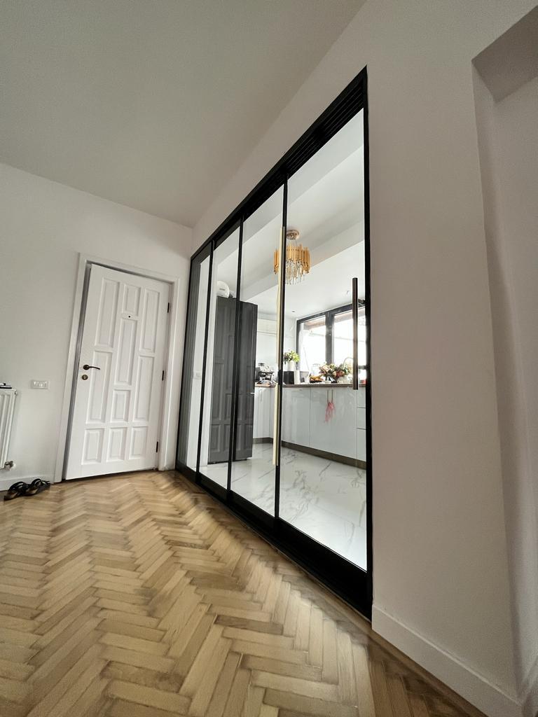 Compartimentare interioară cu sticlă