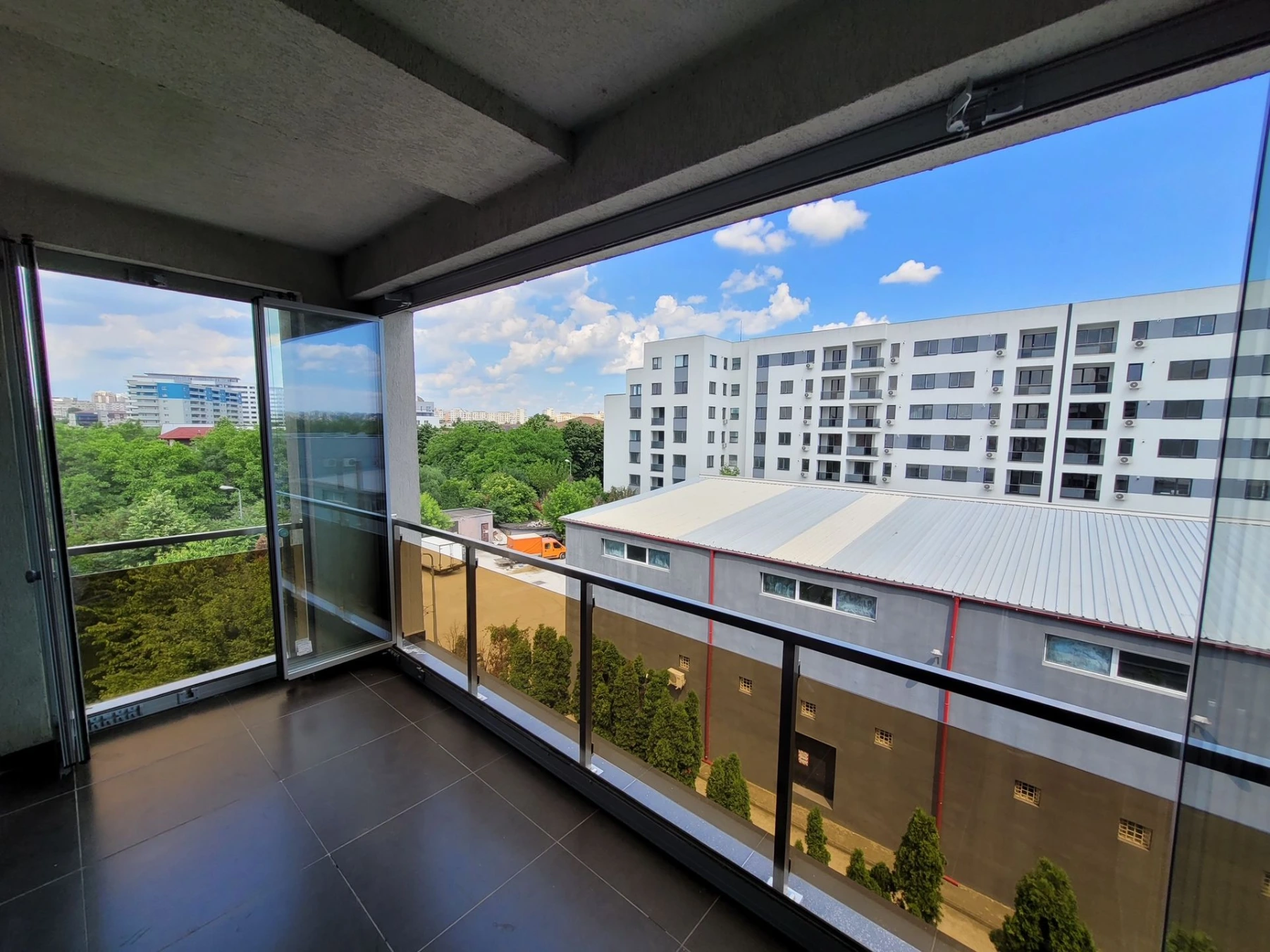 Am nevoie de autorizație dacă vreau să îmi închid balconul cu un sistem Valedo?