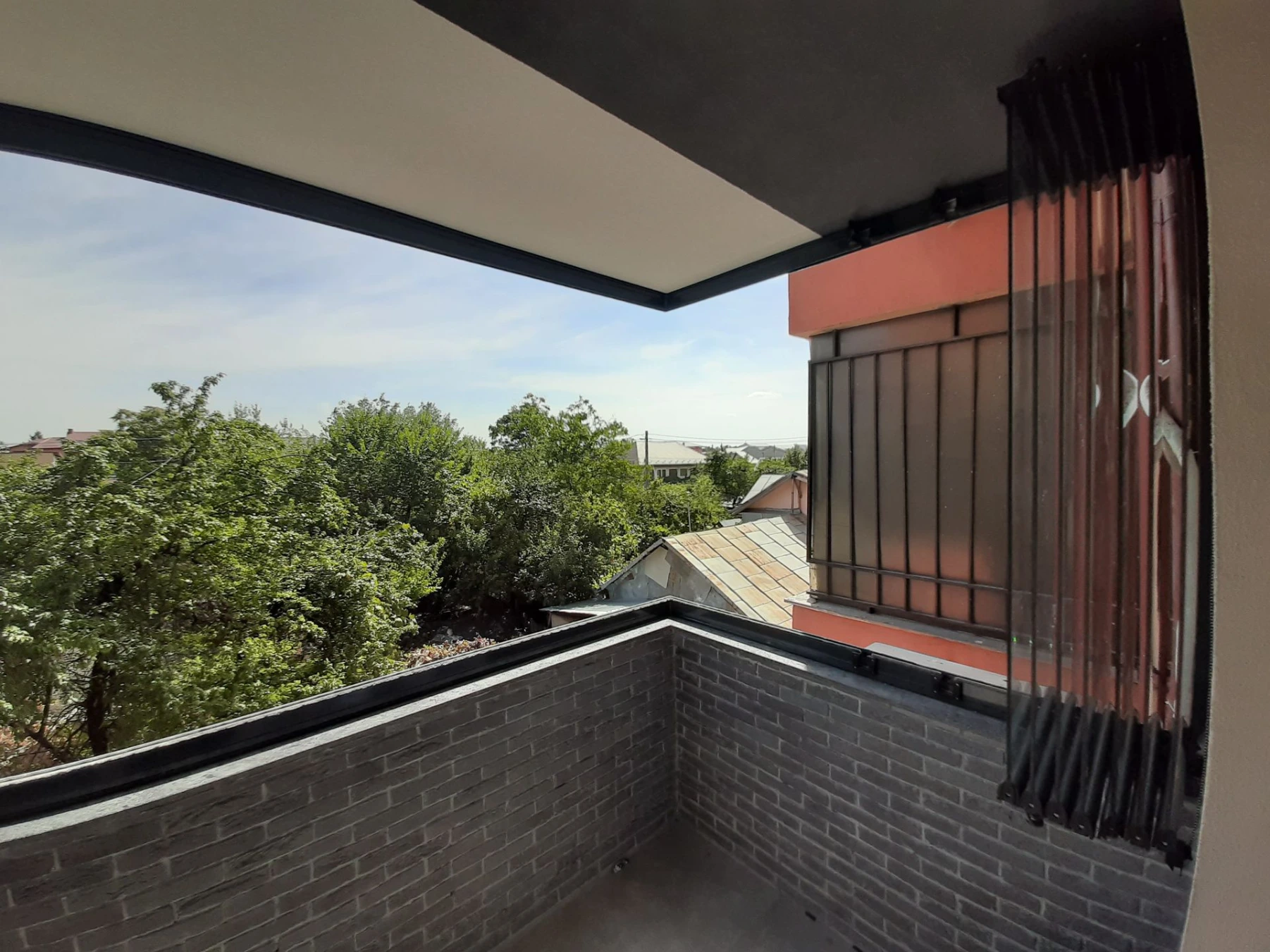 Am nevoie de autorizație dacă vreau să îmi închid balconul cu un sistem Valedo?