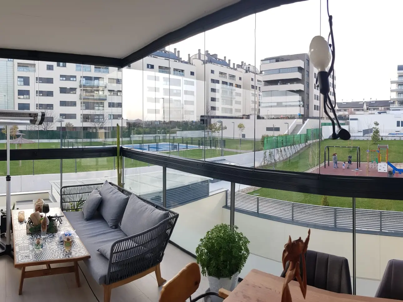 Am nevoie de autorizație dacă vreau să îmi închid balconul cu un sistem Valedo?