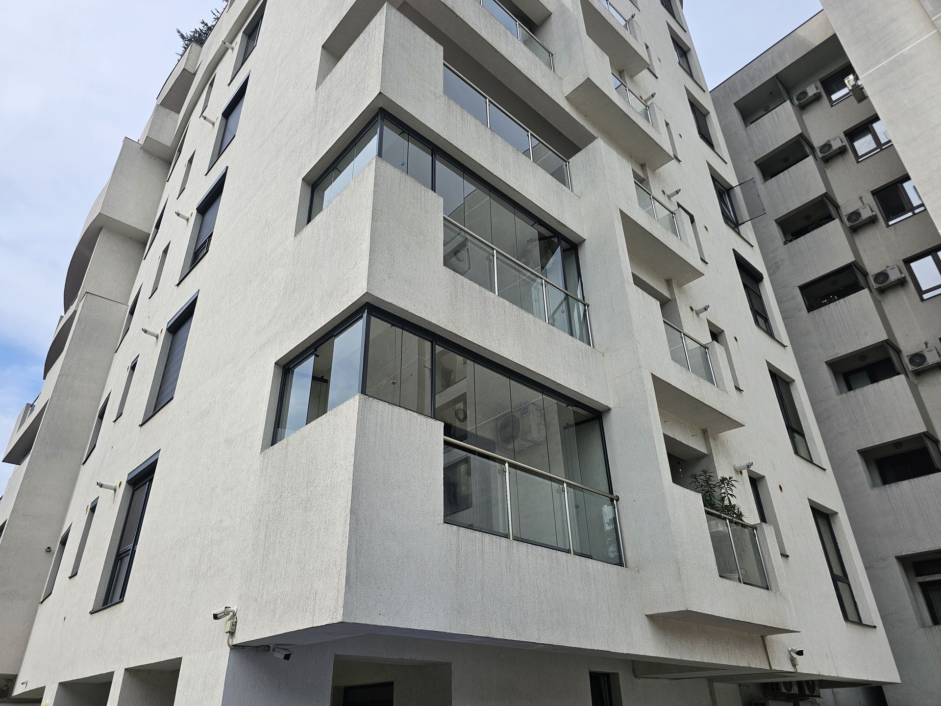 Detaliu panouri de sticlă securizată Valedo BKS pe balcon în București