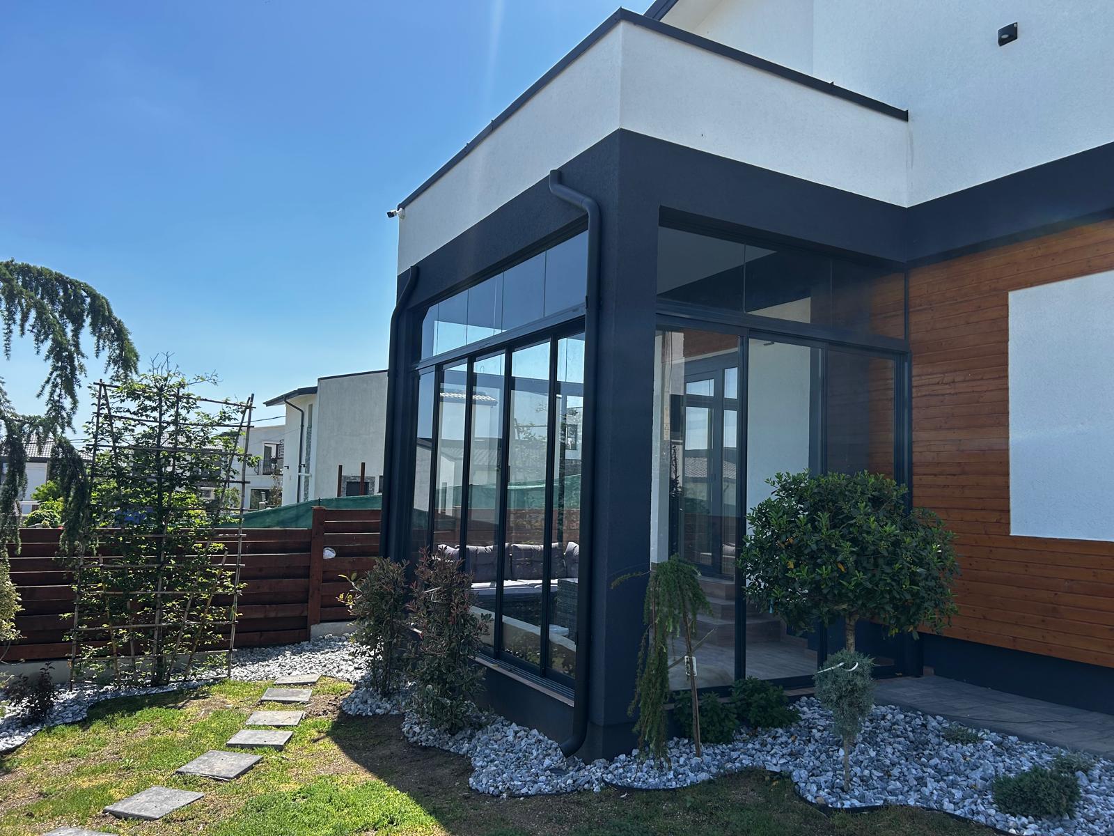 Terasă vitrată Valedo IS — integrare în arhitectura casei