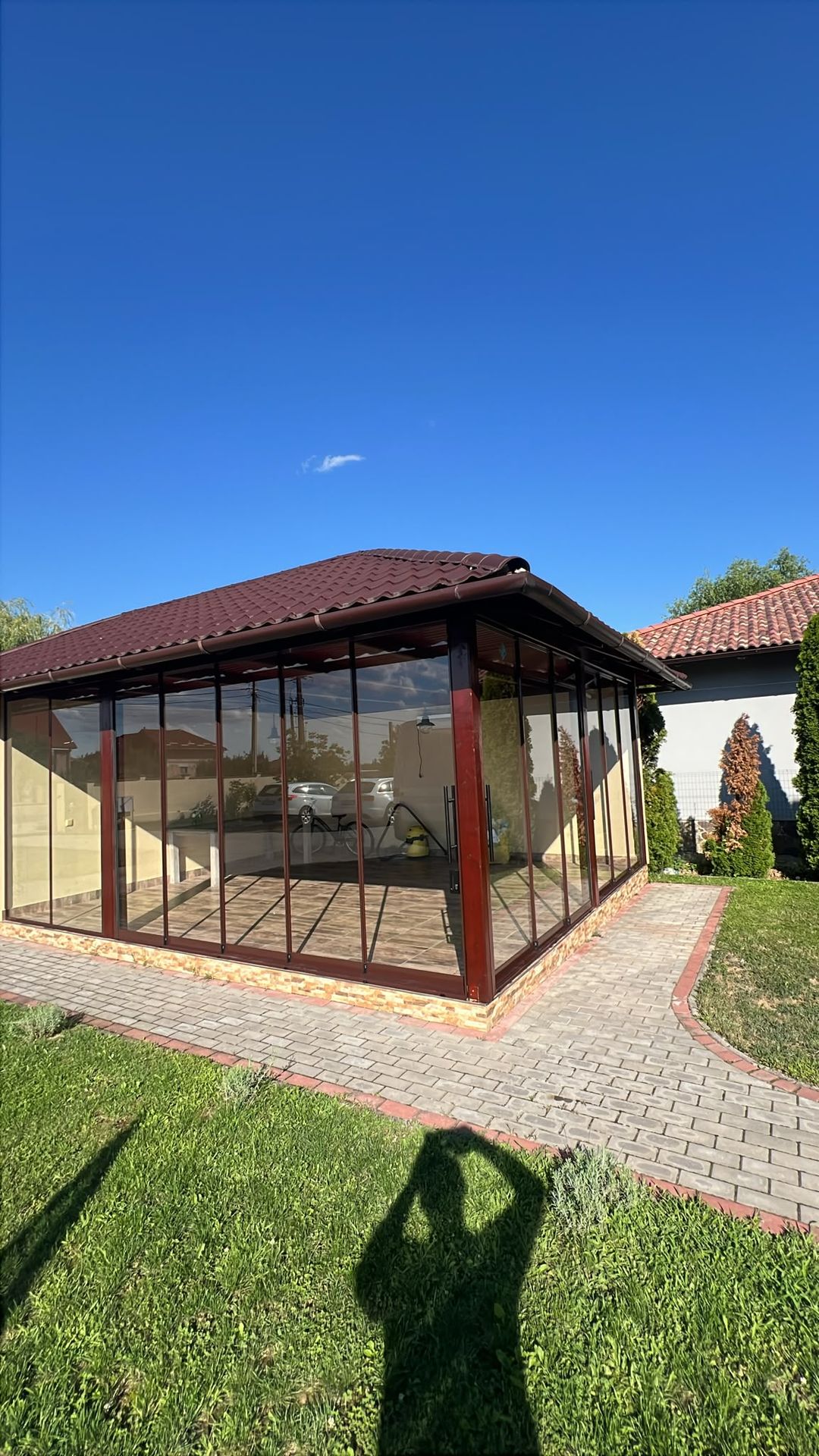 Foișor cu acoperiș în patru ape, închis cu sticlă culisantă Valedo Silenta — județul Satu Mare