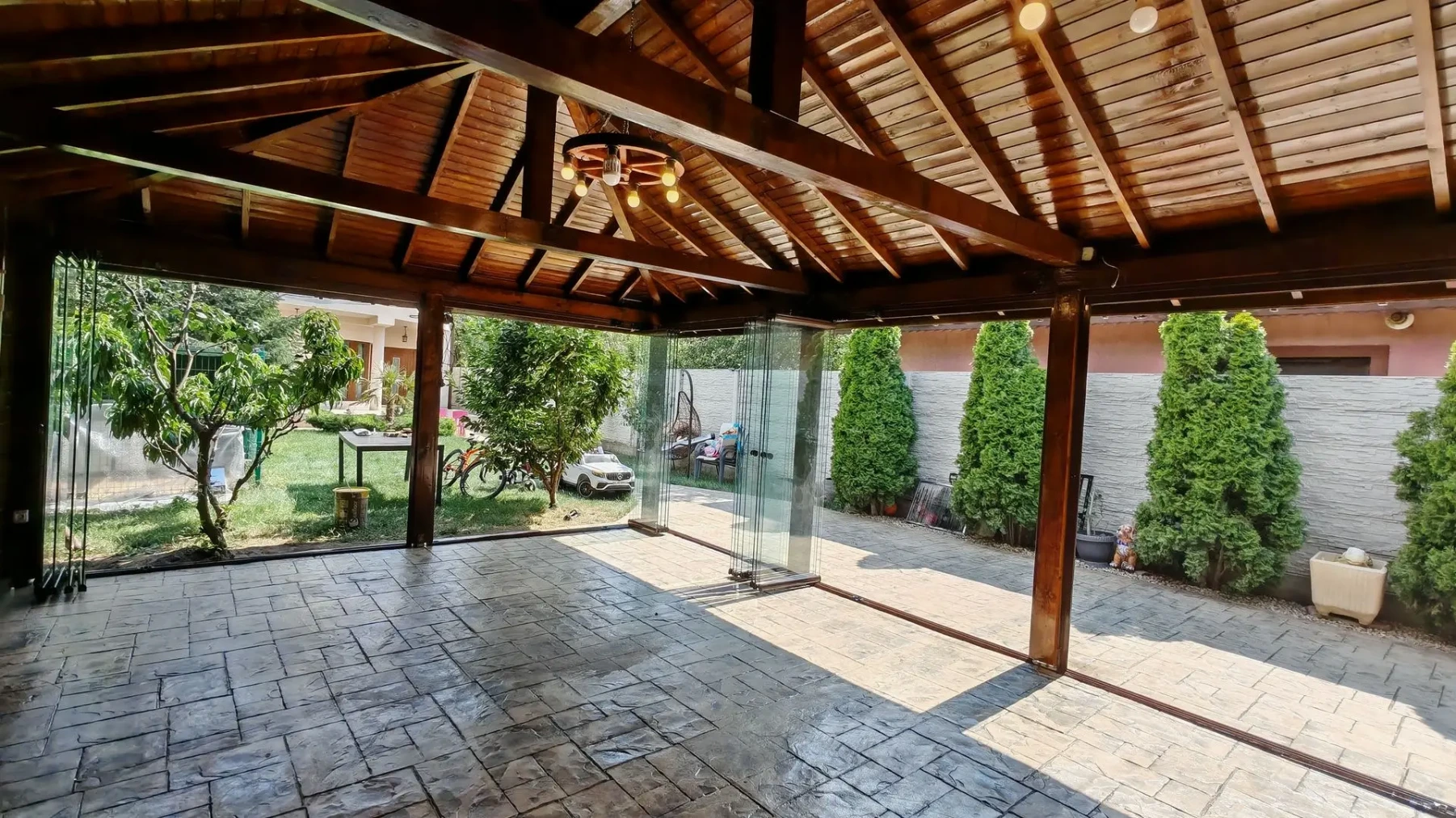 Terasă închisă cu sistemul glisant Valedo BKS-T în Ilfov