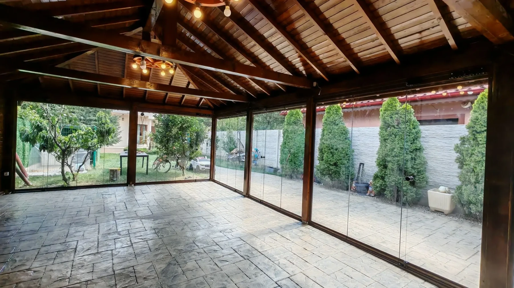 Terasă închisă cu sistemul glisant Valedo BKS-T în Ilfov