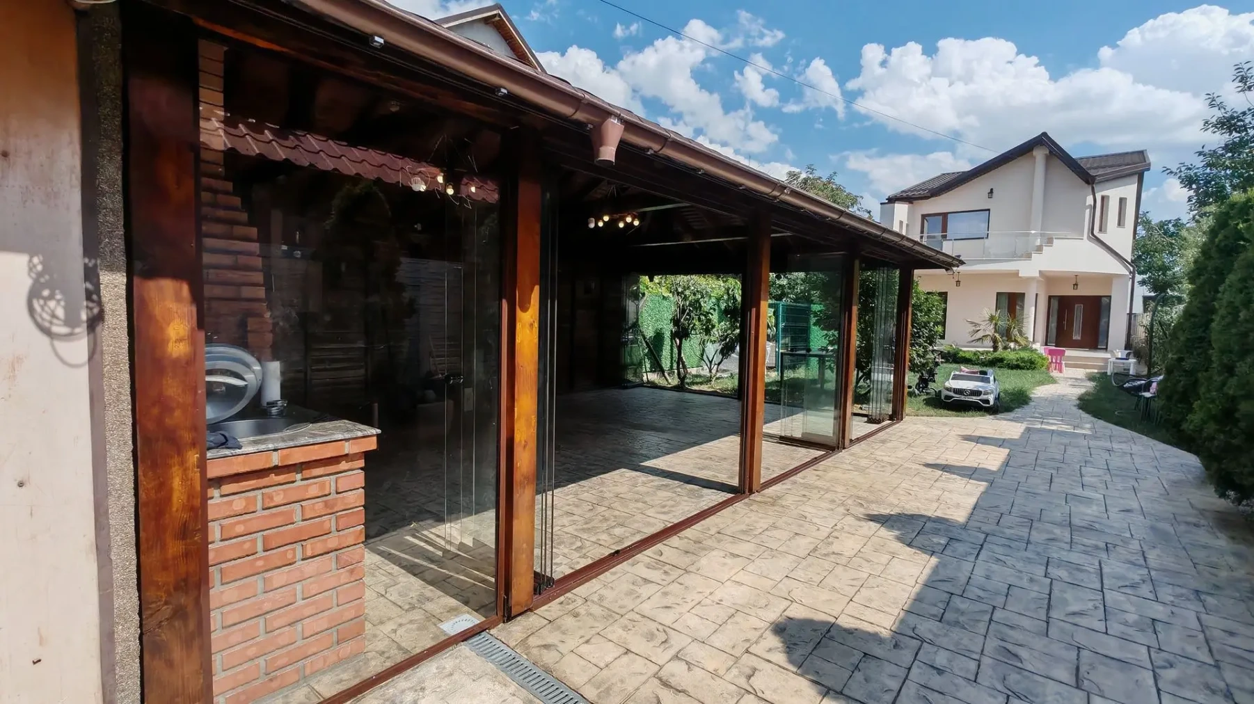 Terasă închisă cu sistemul glisant Valedo BKS-T în Ilfov