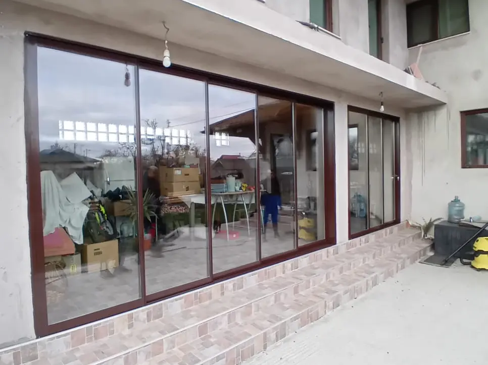 Terasă închisă cu sistemul Valedo IS în Târgoviște