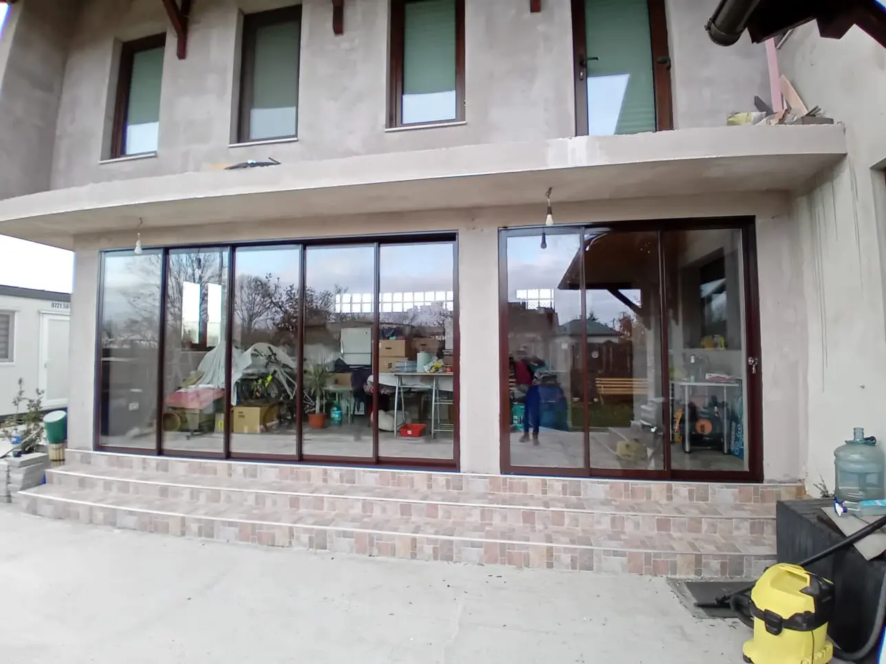 Terasă închisă cu sistemul Valedo IS în Târgoviște