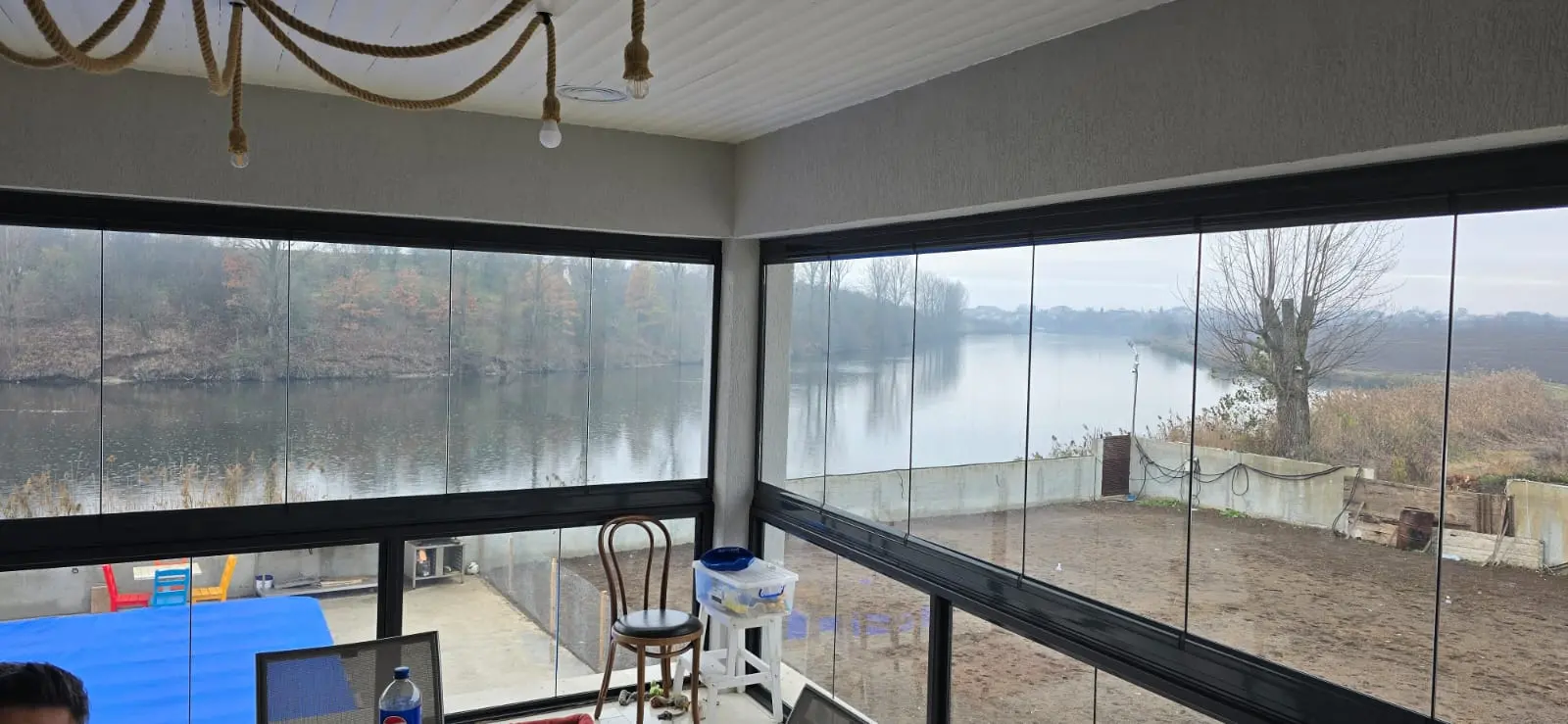 Terasă de casă închisă cu sistemul Valedo BKS în Ilfov