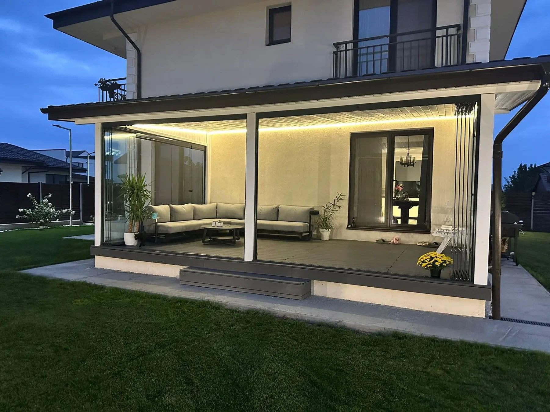 Terasă închisă cu sistemul glisant Valedo BKS-T în Corbeanca