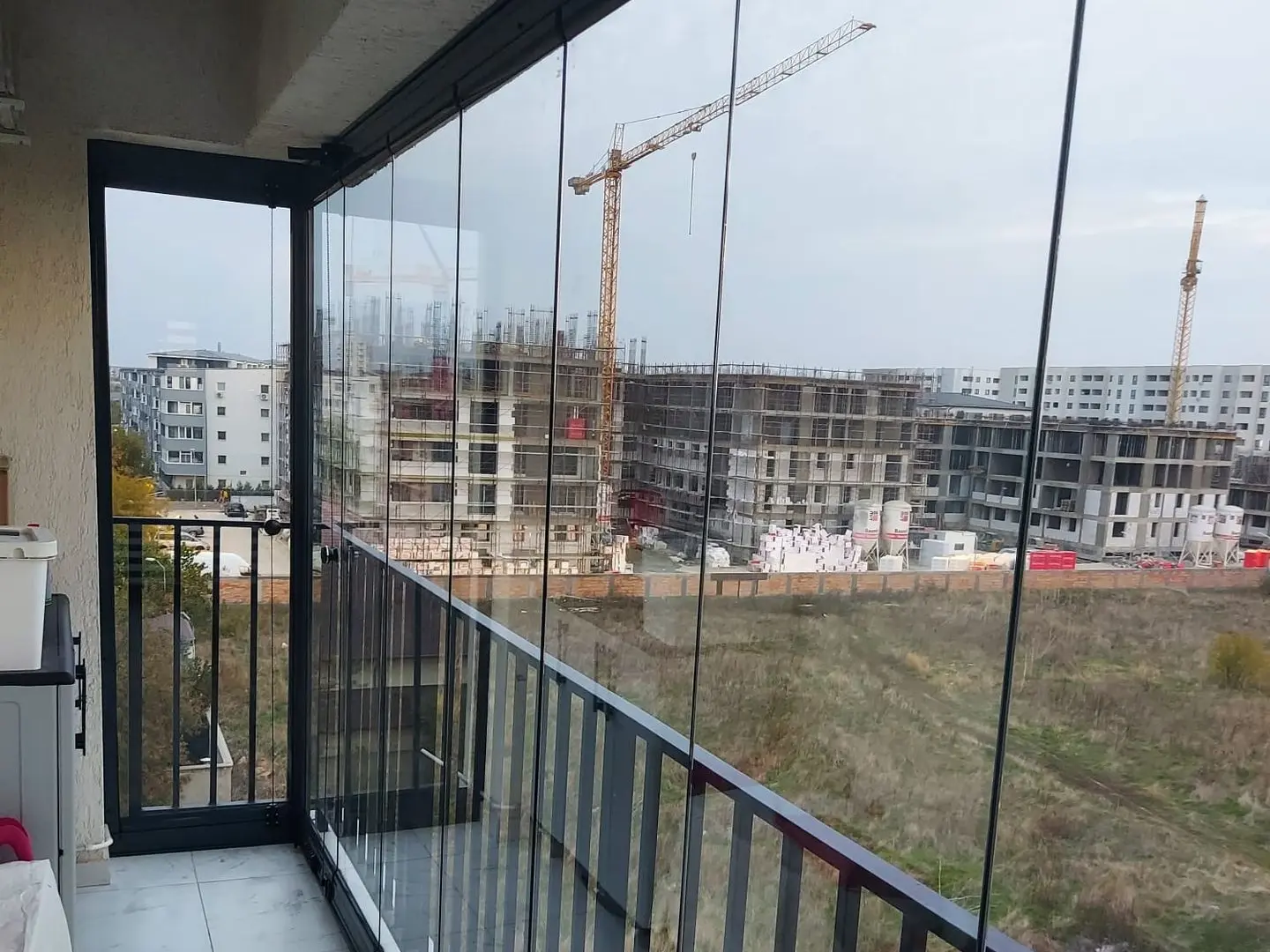 Balcon închis cu sistem de sticlă pliabilă Valedo BKS în București