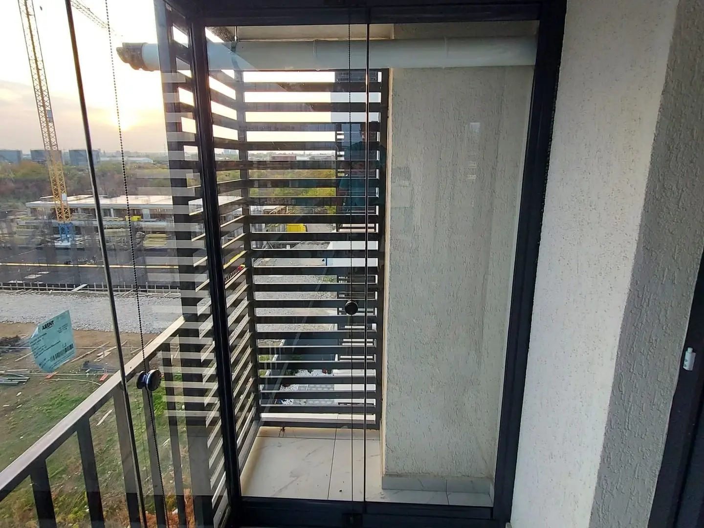 Balcon închis cu sistem de sticlă pliabilă Valedo BKS în București