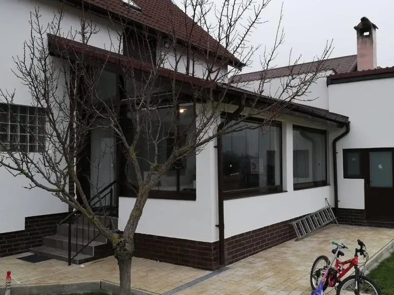 Terasă închisă cu sistemul de sticlă Valedo BKS-T în Ilfov