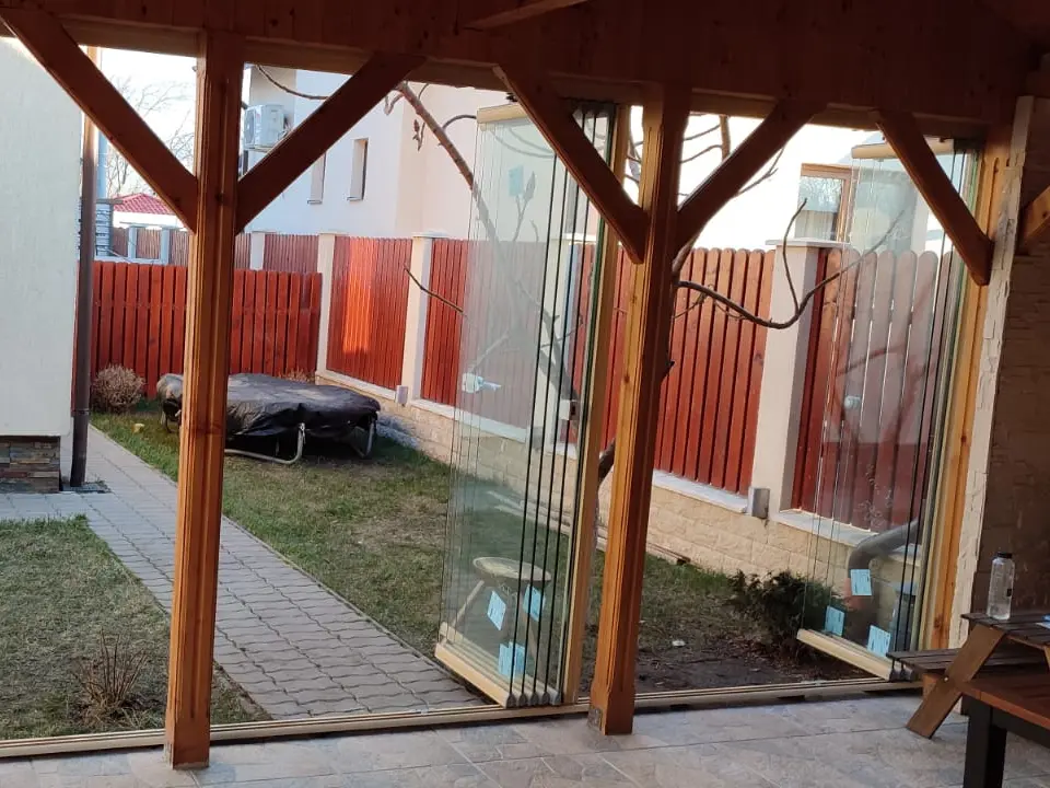 Terasă închisă cu sistemul de sticlă Valedo BKS-T în Ilfov