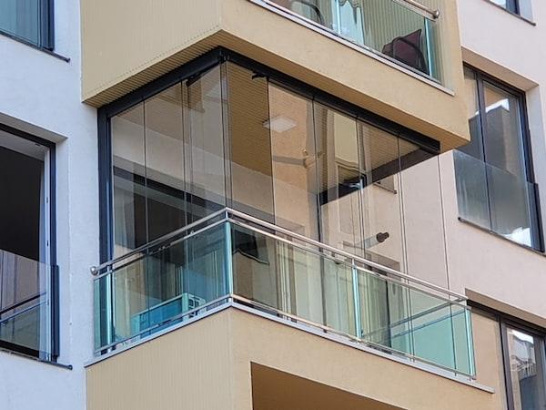 Tamplarie aluminiu vs PVC - Inchidere balcon Valedo cu tamplarie din aluminiu