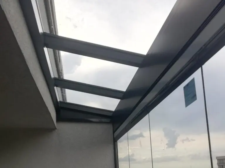 Închidere Balcon cu Acoperiș de Sticlă și Sistem Glisant în București