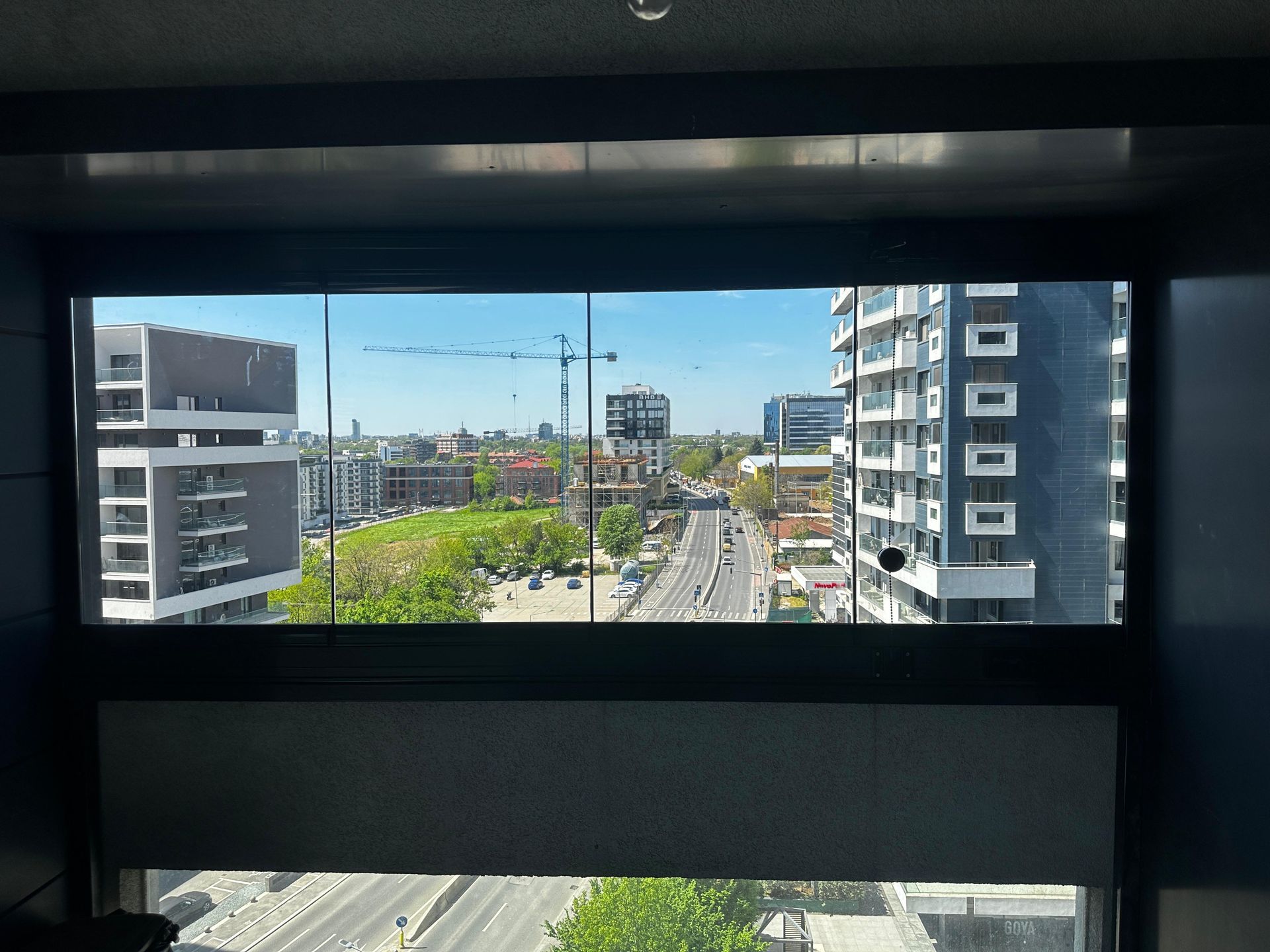Cadru metalic de susținere adaptat configurației balconului